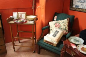 The Blue Building Antiques Alabaster AL Homeright Finish Max vendor room