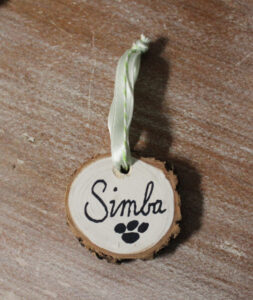 The Blue Building Antiques Shopatblu DIY wood slice ornaments and gift tag simba