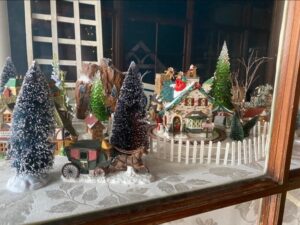 Shopatblu Elizabethton Christmas window