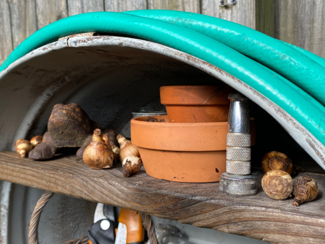 DIY Galvanized Metal Tub Shelves for the Garden - Shop at Blu