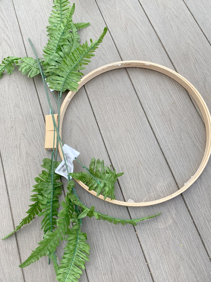 DIY Wooden Spool Wreath » Dollar Store Crafts