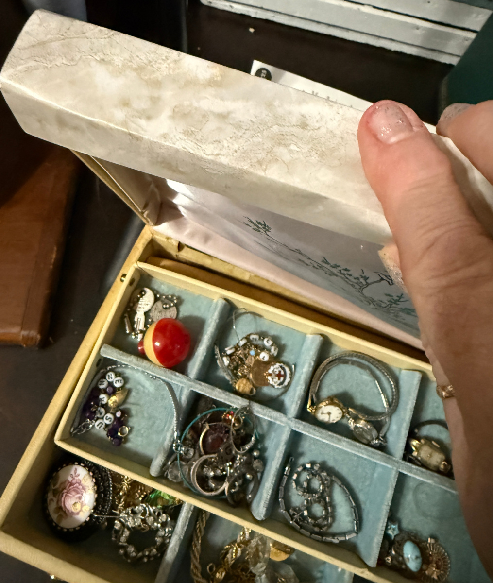 jewellery box wallpaper